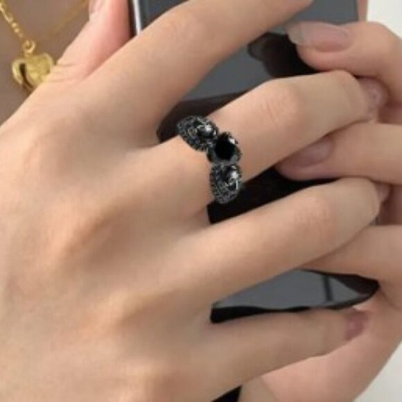 Unisex Punk/Goth Gunmetal Black Cubic Zirconia Skull Design Ring size 8 - Picture 3 of 6